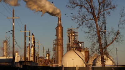 El petróleo se desploma tras la apertura del estrecho de Ormuz anunciada por Irán El petróleo se desploma tras la apertura del estrecho de Ormuz anunciada por Irán