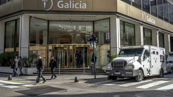 Bancos argentinos, en alerta tras bloqueo de US$500 millones en el aeropuerto Bancos argentinos, en alerta tras bloqueo de US$500 millones en el aeropuerto