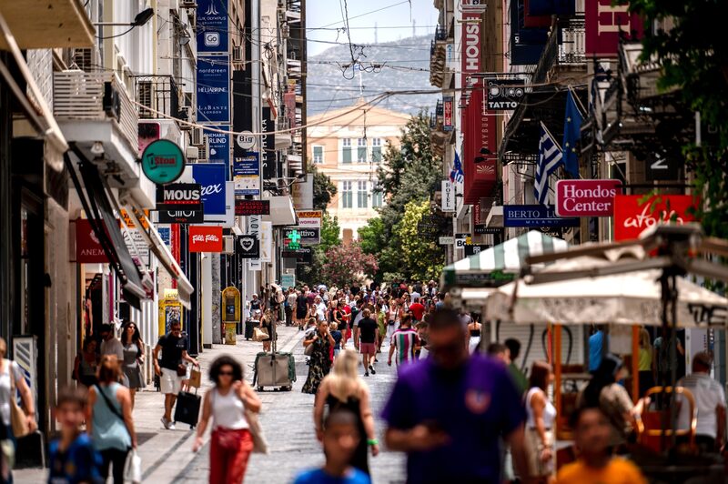 Datos separados del viernes sugirieron una mayor rigidez del mercado laboral, ya que el desempleo de la eurozona descendió inesperadamente hasta el 6,4%. Datos separados del viernes sugirieron una mayor rigidez del mercado laboral, ya que el desempleo de la eurozona descendió inesperadamente hasta el 6,4%.