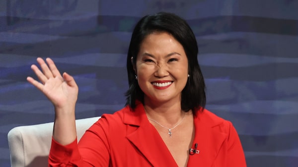 Com apoio dos eleitores no exterior, Fujimori lidera sobre Sánchez por 534 votos no Peru Com apoio dos eleitores no exterior, Fujimori lidera sobre Sánchez por 534 votos no Peru