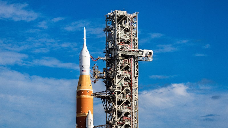 La cápsula Orion de la NASA sobre el cohete Space Launch System. La cápsula Orion de la NASA sobre el cohete Space Launch System.