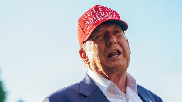 Trump ameaça impor tarifa adicional de 10% a países que se ‘alinharem’ ao Brics Trump ameaça impor tarifa adicional de 10% a países que se ‘alinharem’ ao Brics