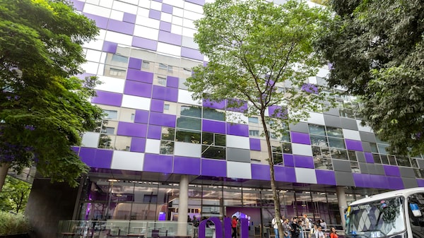 Guerra dos cofrinhos: Nubank e Mercado Livre acirram disputa por clientes Guerra dos cofrinhos: Nubank e Mercado Livre acirram disputa por clientes