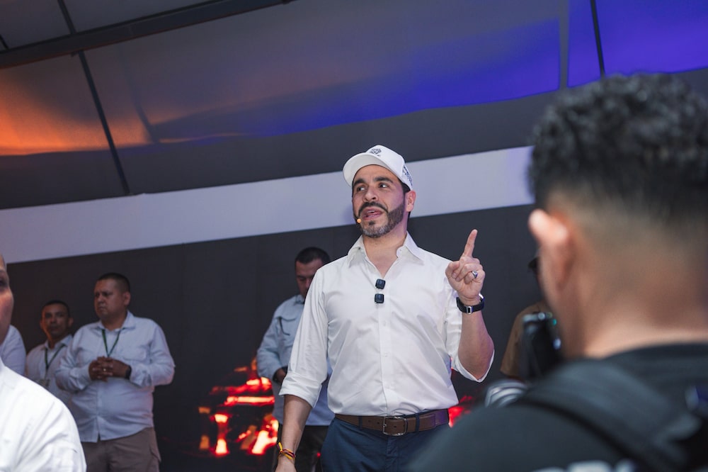 El reto de emular la “motosierra” de Milei en Colombia, como propone Abelardo de la Espriella. El reto de emular la “motosierra” de Milei en Colombia, como propone Abelardo de la Espriella.