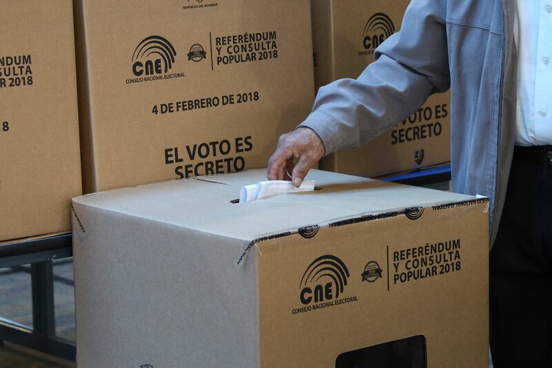Foto de la consulta popular de 2018 en Ecuador. Foto de la consulta popular de 2018 en Ecuador.