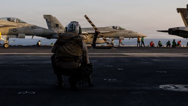 Ibovespa caminha para 3º pregão consecutivo de queda com guerra no radar Ibovespa caminha para 3º pregão consecutivo de queda com guerra no radar