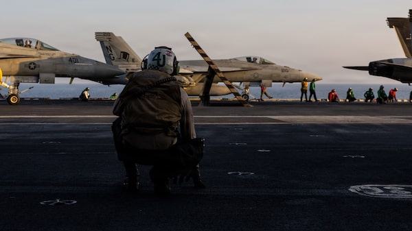 Ibovespa caminha para 3º pregão consecutivo de queda com guerra no radar Ibovespa caminha para 3º pregão consecutivo de queda com guerra no radar