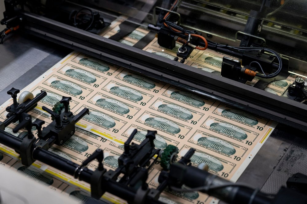 Producción de billetes de dólar estadounidense. Producción de billetes de dólar estadounidense.
