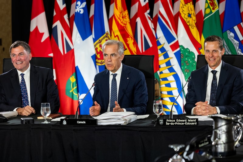 El primer ministro Mark Carney, en el centro, y el ministro de Comercio entre Canadá y EE.UU., Dominic LeBlanc, a la izquierda. Foto: Kelly Clark/Bloomberg El primer ministro Mark Carney, en el centro, y el ministro de Comercio entre Canadá y EE.UU., Dominic LeBlanc, a la izquierda. Foto: Kelly Clark/Bloomberg
