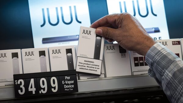 Juul pagará US$439 millones por venta de cigarrillos electrónicos a menores en EE.UU. Juul pagará US$439 millones por venta de cigarrillos electrónicos a menores en EE.UU.