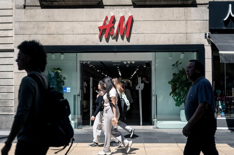 Una tienda de H&M en la Ciudad de México. Fotógrafo: Mayolo López Gutiérrez/Bloomberg Una tienda de H&M en la Ciudad de México. Fotógrafo: Mayolo López Gutiérrez/Bloomberg