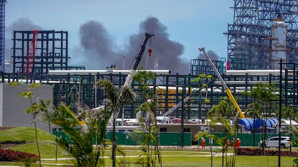Pemex reporta cinco personas muertas por incendio en refinería Dos Bocas Pemex reporta cinco personas muertas por incendio en refinería Dos Bocas