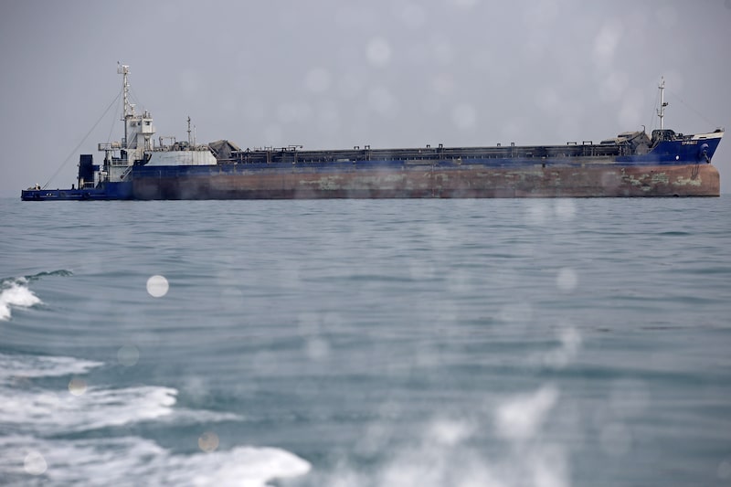 Buques comerciales y petroleros permanecen anclados en aguas frente a Bandar Abbas, en la provincia de Hormozgán (sur de Irán), el 9 de septiembre de 2026. Buques comerciales y petroleros permanecen anclados en aguas frente a Bandar Abbas, en la provincia de Hormozgán (sur de Irán), el 9 de septiembre de 2026.