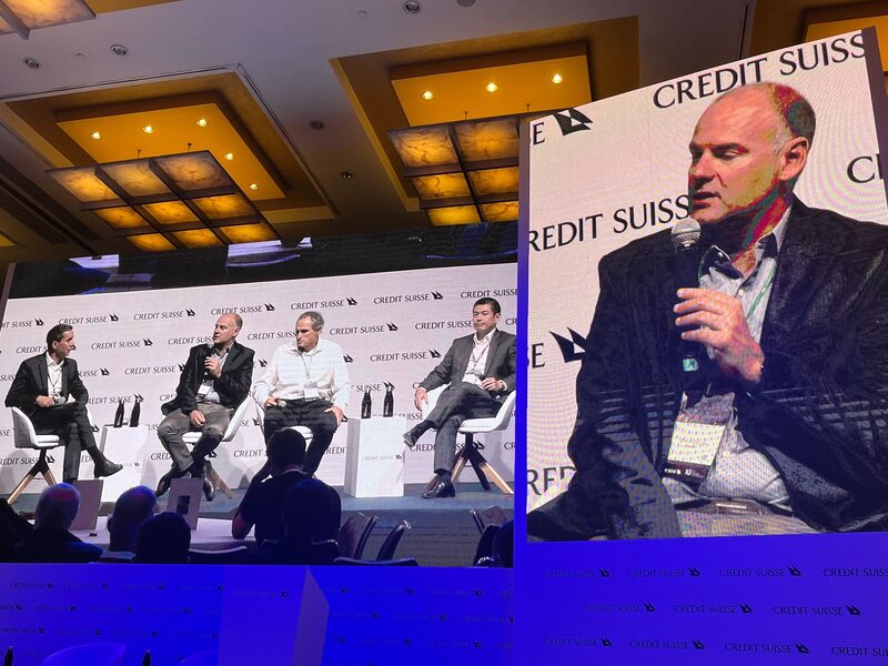 Ao centro, Bruno Garcia (Truxt Investimentos) e Carlos Eduardo Rocha (Occam), da esquerda para a direita Ao centro, Bruno Garcia (Truxt Investimentos) e Carlos Eduardo Rocha (Occam), da esquerda para a direita