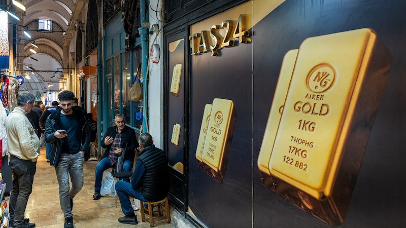 Ouro no radar: investidores se mantêm otimistas após alta recorde de 65% em 2025 Ouro no radar: investidores se mantêm otimistas após alta recorde de 65% em 2025