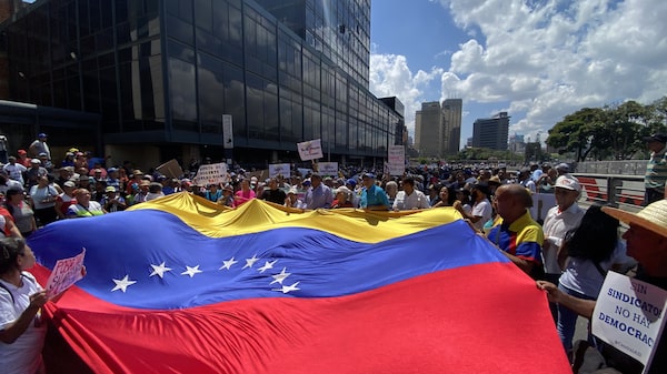 En Venezuela trabajadores exigen salario por encima de US$400 mientras se concreta anuncio En Venezuela trabajadores exigen salario por encima de US$400 mientras se concreta anuncio