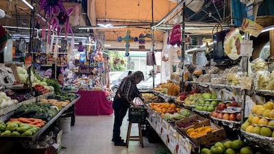 Inflación en México se modera más de lo previsto antes de la decisión de tasa de Banxico Inflación en México se modera más de lo previsto antes de la decisión de tasa de Banxico