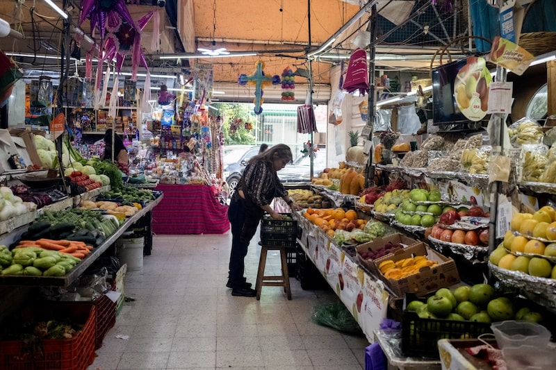 Consumidor en mercado en Ciudad de México. Consumidor en mercado en Ciudad de México.