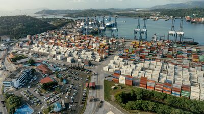 Contralor de Panamá pide revisar contrato con Hutchison y pone en duda la venta de puertos Contralor de Panamá pide revisar contrato con Hutchison y pone en duda la venta de puertos