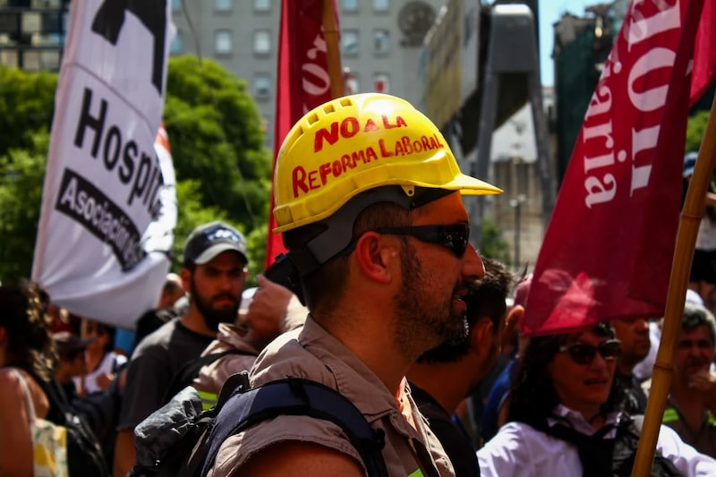 Trabajadores, estudiantes y jubilados de Argentina muestran su rechazo a la reforma laboral, el 18 de diciembre de 2025. Trabajadores, estudiantes y jubilados de Argentina muestran su rechazo a la reforma laboral, el 18 de diciembre de 2025.