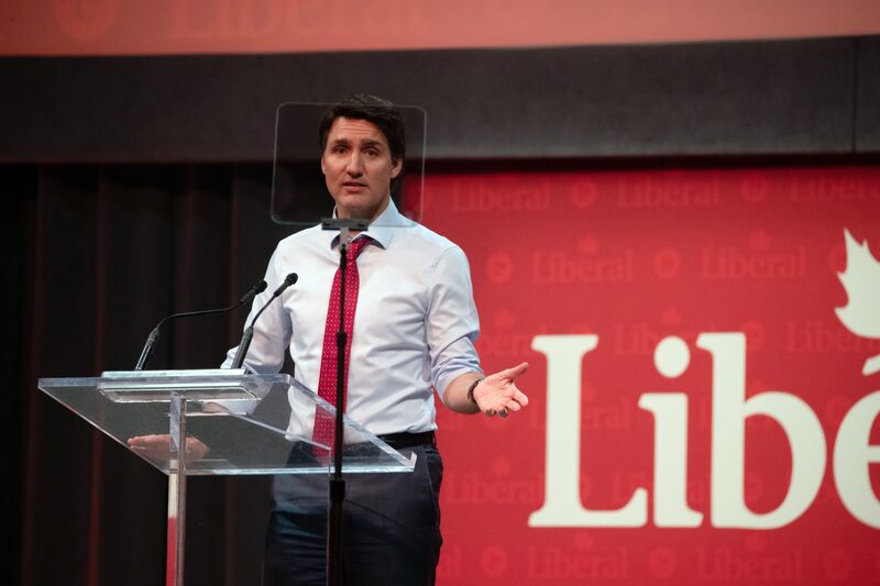 Justin Trudeau, primeiro-ministro do Canadá, em evento em Ottawa: governo decide apoiar investimentos na indústria do carro elétrico (Foto: David Kawai/Bloomberg) Justin Trudeau, primeiro-ministro do Canadá, em evento em Ottawa: governo decide apoiar investimentos na indústria do carro elétrico (Foto: David Kawai/Bloomberg)