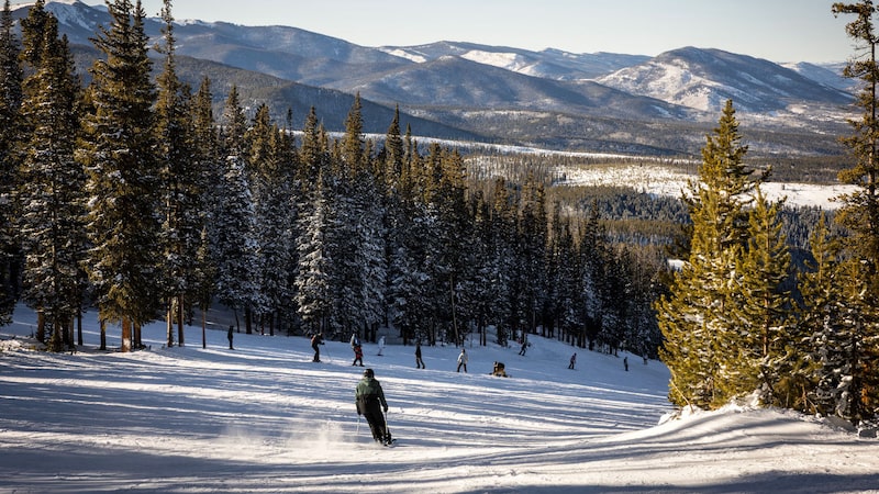 Estações de esqui dos EUA recorrem à técnica de ‘semear nuvens’ para fazer nevar Estações de esqui dos EUA recorrem à técnica de ‘semear nuvens’ para fazer nevar
