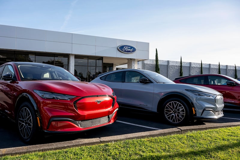 As montadoras alertaram que as tarifas amplas e duradouras aumentarão os custos, prejudicarão o emprego e potencialmente aumentarão os preços dos carros novos As montadoras alertaram que as tarifas amplas e duradouras aumentarão os custos, prejudicarão o emprego e potencialmente aumentarão os preços dos carros novos