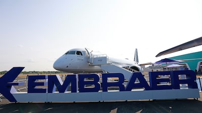 Embraer negocia venda de jatos regionais para a maior aérea da Índia, dizem fontes Embraer negocia venda de jatos regionais para a maior aérea da Índia, dizem fontes