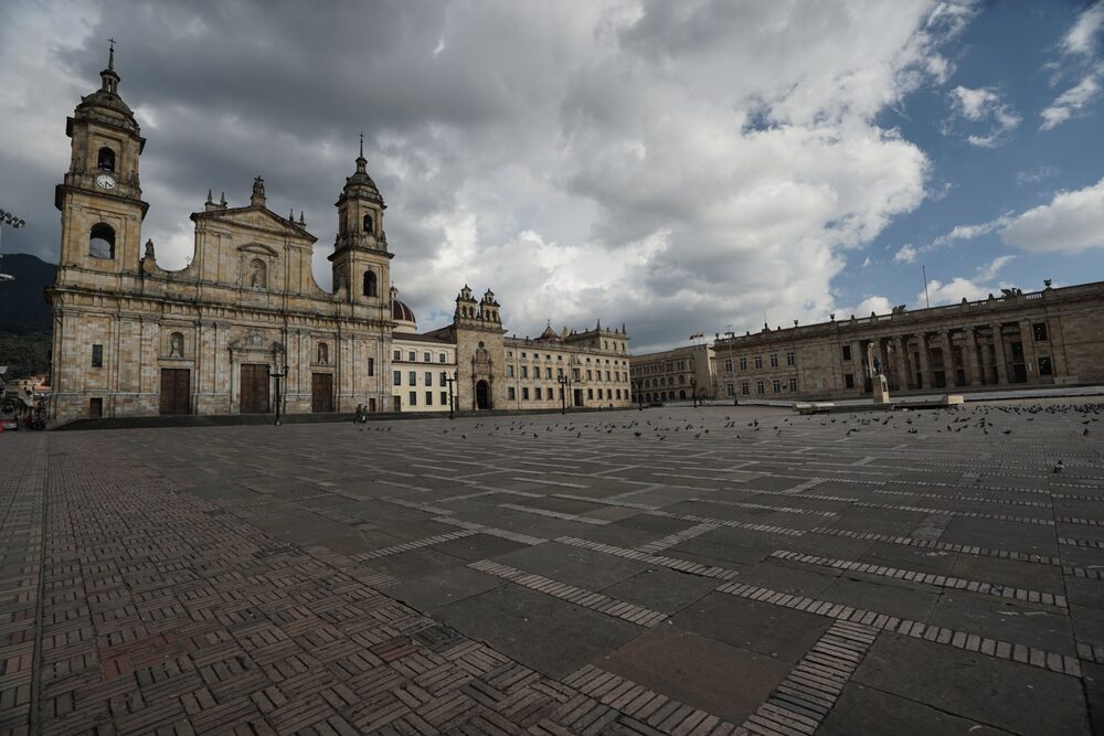 La Plaza de Bolívar, zona donde se ubica la Casa de Nariño, en Bogotá Colombia, el martes 14 de abril de 2020. La Plaza de Bolívar, zona donde se ubica la Casa de Nariño, en Bogotá Colombia, el martes 14 de abril de 2020.