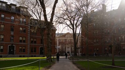 Harvard processa governo Trump por bloqueio de mais de US$ 2 bilhões em recursos Harvard processa governo Trump por bloqueio de mais de US$ 2 bilhões em recursos