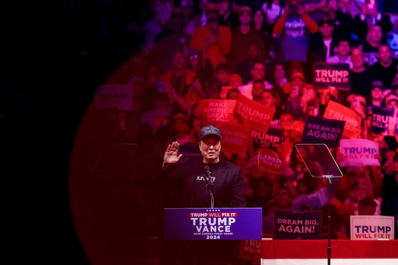 Las propias empresas de Musk -incluidas Tesla Inc. y SpaceX- tienen contratos federales por valor de miles de millones de dólares. Las propias empresas de Musk -incluidas Tesla Inc. y SpaceX- tienen contratos federales por valor de miles de millones de dólares.