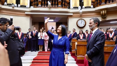 Keiko Fujimori anuncia aumento del 15% del salario mínimo en Perú: las claves de su discurso de posesión Keiko Fujimori anuncia aumento del 15% del salario mínimo en Perú: las claves de su discurso de posesión