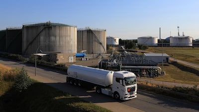 Stocks Drop, Europe Futures Sink on Energy Crunch Stocks Drop, Europe Futures Sink on Energy Crunch