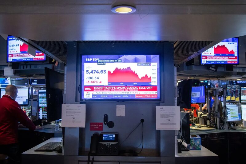 Onda de liquidação de ações e outros ativos resultou na maior sequência de perdas em dois dias em Nova York desde o começo da pandemia de covid em março de 2020 Onda de liquidação de ações e outros ativos resultou na maior sequência de perdas em dois dias em Nova York desde o começo da pandemia de covid em março de 2020
