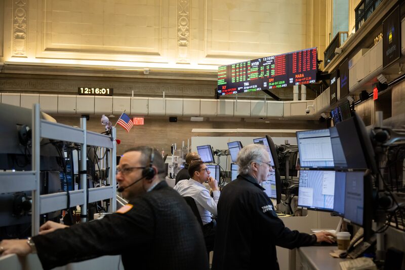 Traders na American Stock Exchange da NYSE em Nova York no momento de anúncio das tarifas de Trump (Foto: Michael Nagle/Bloomberg) Traders na American Stock Exchange da NYSE em Nova York no momento de anúncio das tarifas de Trump (Foto: Michael Nagle/Bloomberg)