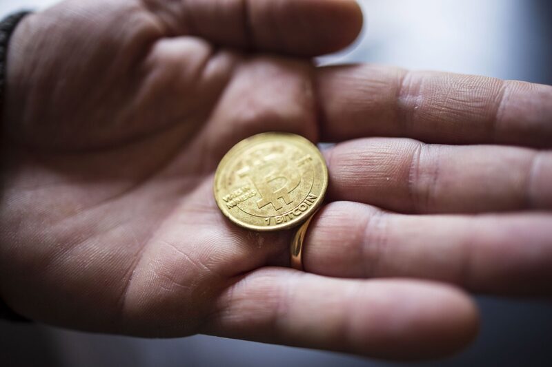 Un token físico de bitcoin Casascius dispuesto en Praga, República Checa, el viernes 5 de enero de 2024. Un token físico de bitcoin Casascius dispuesto en Praga, República Checa, el viernes 5 de enero de 2024.