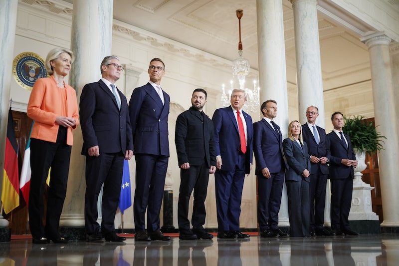 Donald Trump, centro-derecha, y Volodymyr Zelenskiy, centro-izquierda, con líderes europeos y de la OTAN en la Casa Blanca en agosto. Foto: Tom Brenner/The Washington Post/Getty Images Donald Trump, centro-derecha, y Volodymyr Zelenskiy, centro-izquierda, con líderes europeos y de la OTAN en la Casa Blanca en agosto. Foto: Tom Brenner/The Washington Post/Getty Images