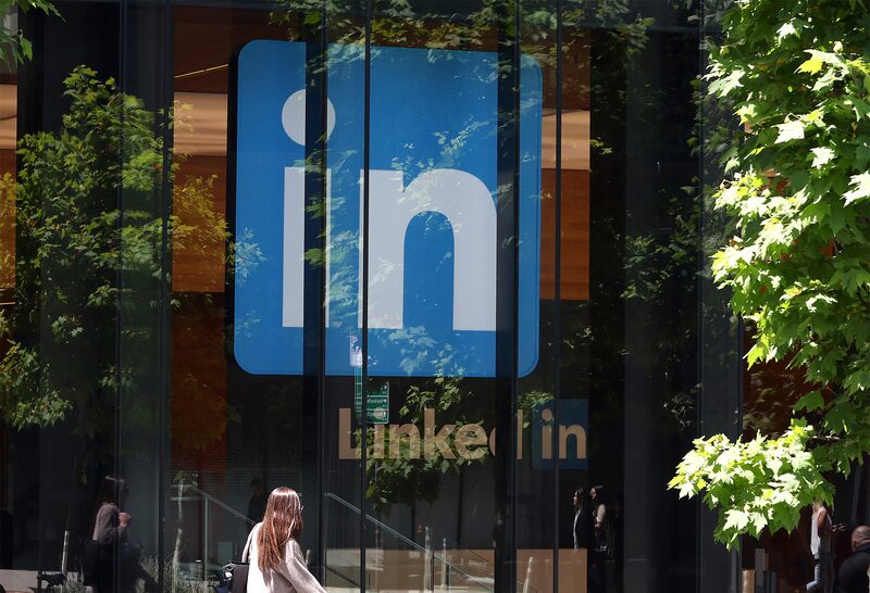 Aumento de publicações relacionadas a triunfos e reveses pessoais gera reclamações de que o LinkedIn se tornou o próximo Facebook Aumento de publicações relacionadas a triunfos e reveses pessoais gera reclamações de que o LinkedIn se tornou o próximo Facebook