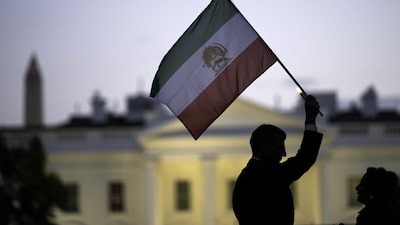 Trump dice que suspendió nuevos ataques contra Irán tras pedido de aliados del Golfo Pérsico Trump dice que suspendió nuevos ataques contra Irán tras pedido de aliados del Golfo Pérsico