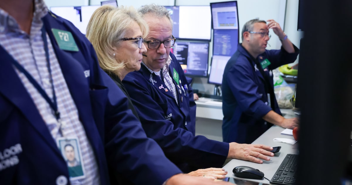 Bolsa de Nueva York cierra con volatilidad por caída en semiconductores