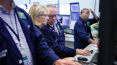 Wall Street opera mixto, mientras caen los chips y los bancos marcan el pulso de la jornada Wall Street opera mixto, mientras caen los chips y los bancos marcan el pulso de la jornada
