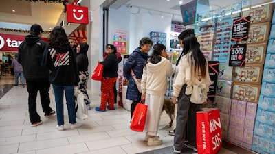 La confianza del consumidor estadounidense aumenta por primera vez en cinco meses La confianza del consumidor estadounidense aumenta por primera vez en cinco meses