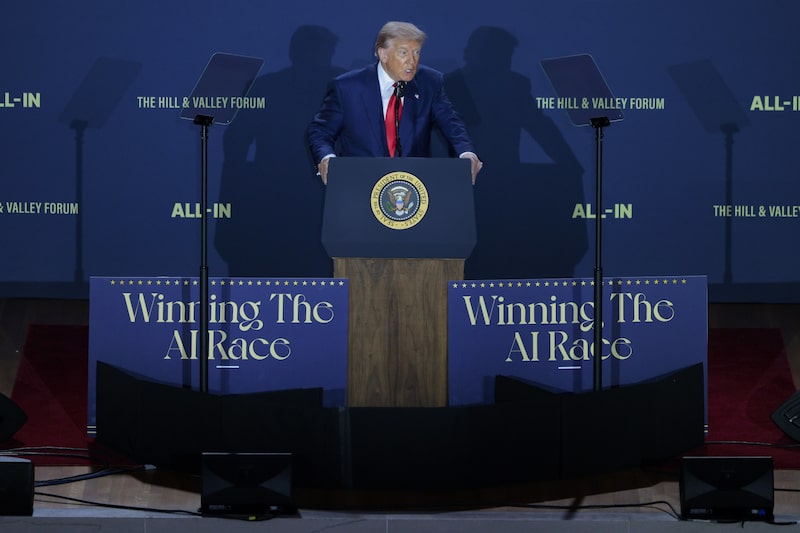 El presidente Donald Trump interviene durante la cumbre "Ganando la carrera de la IA" en Washington. Fotógrafo: Chip Somodevilla/Getty Images. El presidente Donald Trump interviene durante la cumbre "Ganando la carrera de la IA" en Washington. Fotógrafo: Chip Somodevilla/Getty Images.