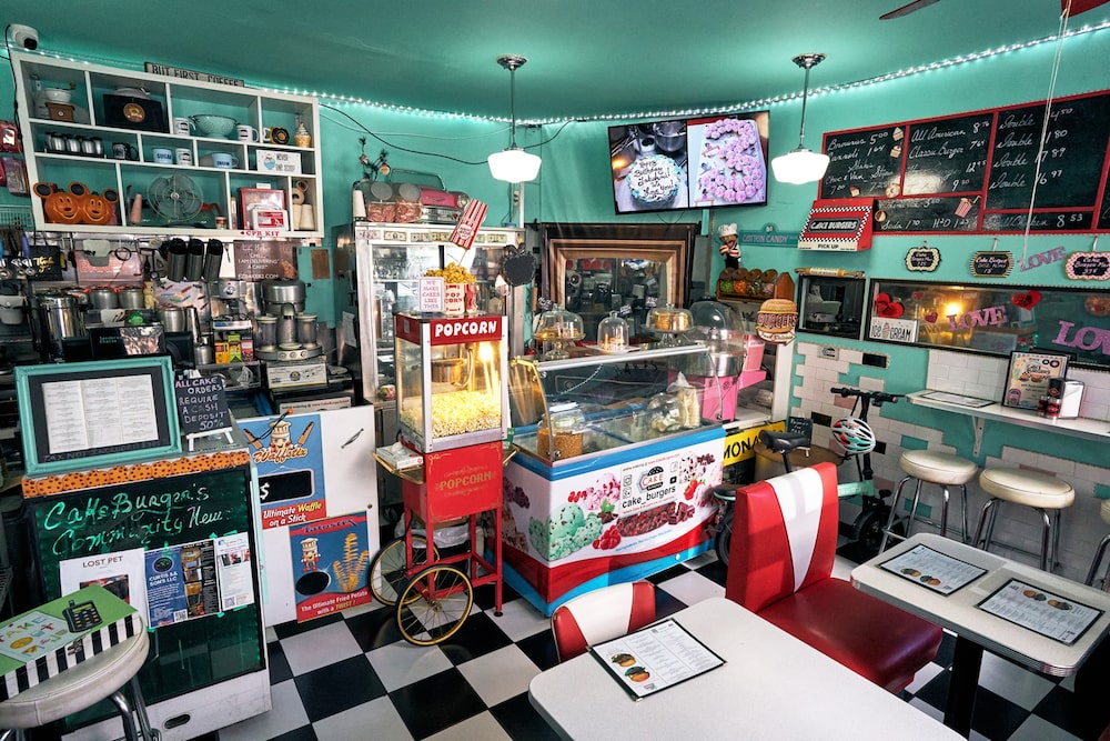 CakeBurgers: o restaurante está agrupando seus alimentos em menos geladeiras à noite. (Foto: Bing Guan/Bloomberg) CakeBurgers: o restaurante está agrupando seus alimentos em menos geladeiras à noite. (Foto: Bing Guan/Bloomberg)