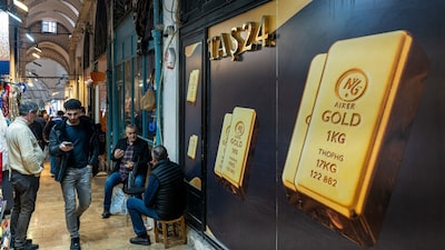 El oro y la plata caen mientras los informes sobre el candidato a la Fed impulsan al dólar El oro y la plata caen mientras los informes sobre el candidato a la Fed impulsan al dólar