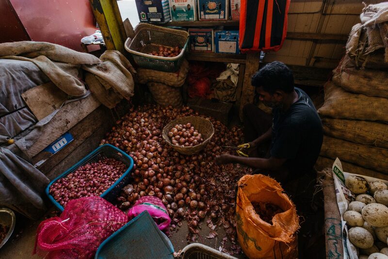 Un vendedor de verduras en un mercado de Colombo, Sri Lanka, el lunes 12 de septiembre de 2022. Un vendedor de verduras en un mercado de Colombo, Sri Lanka, el lunes 12 de septiembre de 2022.