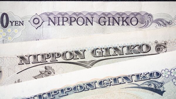 Preocupa en Japón la caída del yen y el gobierno planea mayor apertura al turismo Preocupa en Japón la caída del yen y el gobierno planea mayor apertura al turismo