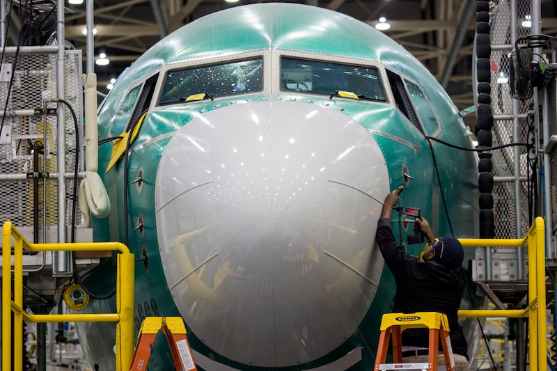 El avión en cuestión fue alquilado anteriormente a la canadiense Lynx Air International Inc. y a Air Canada. El avión en cuestión fue alquilado anteriormente a la canadiense Lynx Air International Inc. y a Air Canada.