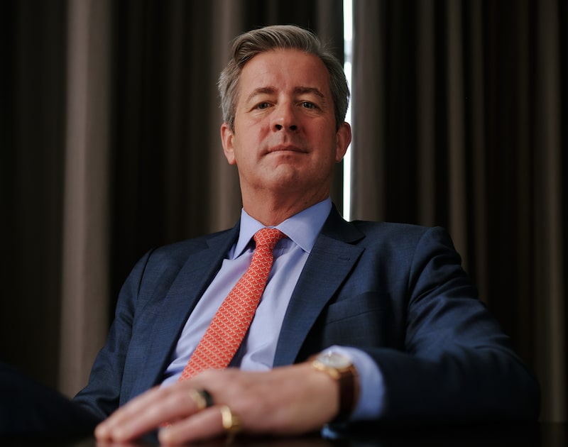 Chris Hogbin, CEO da Lazard Asset Management, em seu escritório, em Manhattan, em 10 de junho de 2026. Chris Hogbin, CEO da Lazard Asset Management, em seu escritório, em Manhattan, em 10 de junho de 2026.