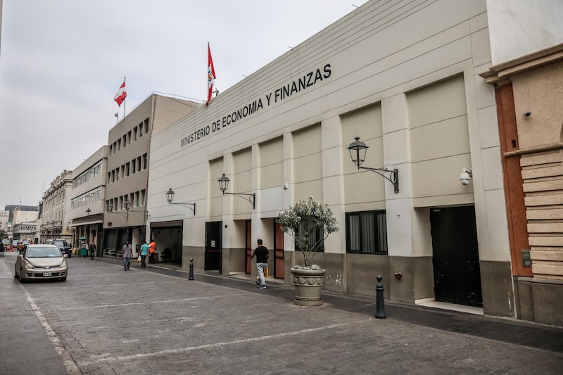 La sede del Ministerio de Economía y Finanzas en Lima. Fotógrafo: Sebastian Castaneda/Bloomberg. La sede del Ministerio de Economía y Finanzas en Lima. Fotógrafo: Sebastian Castaneda/Bloomberg.